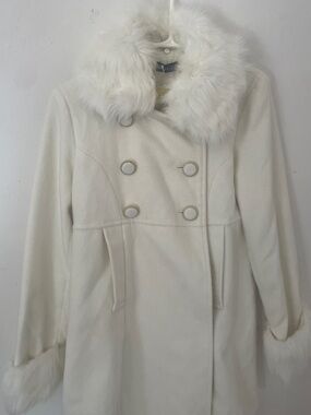 ♡ Y2K White Faux Fur Trimmed Coat Vintage